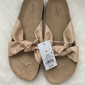 Universal thread sandals